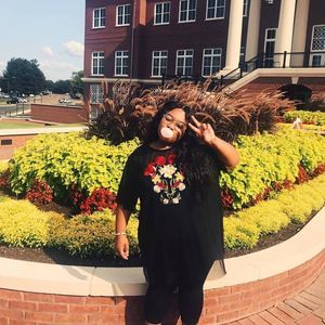 Meet your Posher, Monay